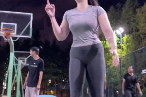 真带劲😍 野球肘姐又美又能打，太夯啦！！